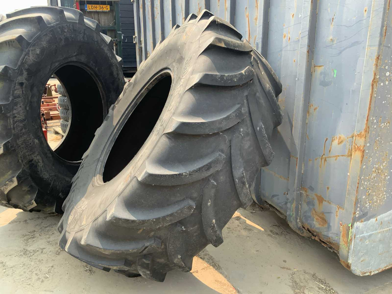 Vredestein Traxion XXL - Wheels and tires for Farm tractor: picture 4 Vredestein Traxion XXL - Wheels and tires for Farm tractor: picture 4
