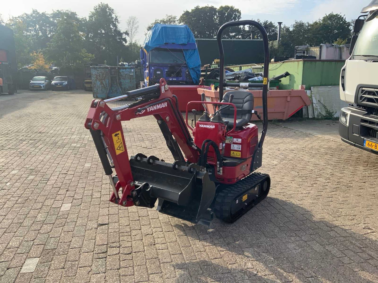 Yanmar SV08-1C - Mini excavator: picture 1 Yanmar SV08-1C - Mini excavator: picture 1
