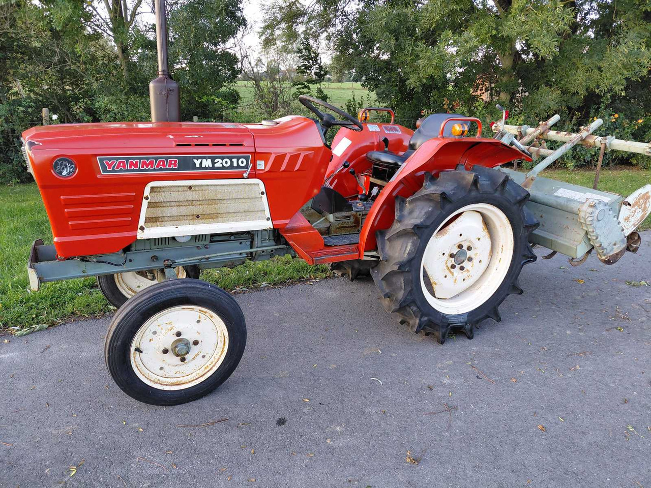 Yanmar YM2010 - Compact tractor: picture 1 Yanmar YM2010 - Compact tractor: picture 1