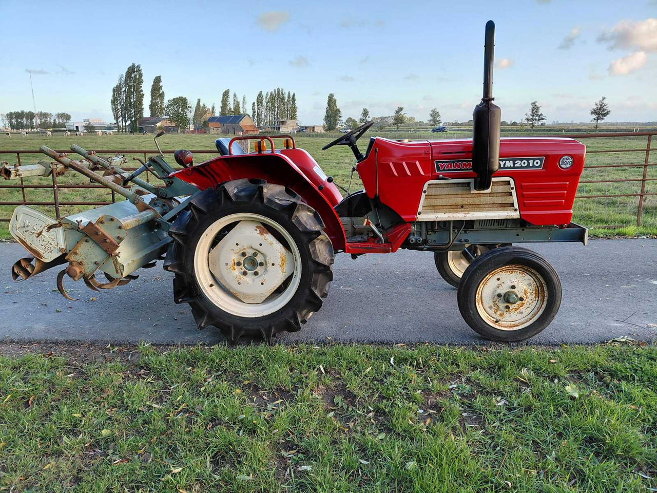 Yanmar YM2010 - Compact tractor: picture 3 Yanmar YM2010 - Compact tractor: picture 3