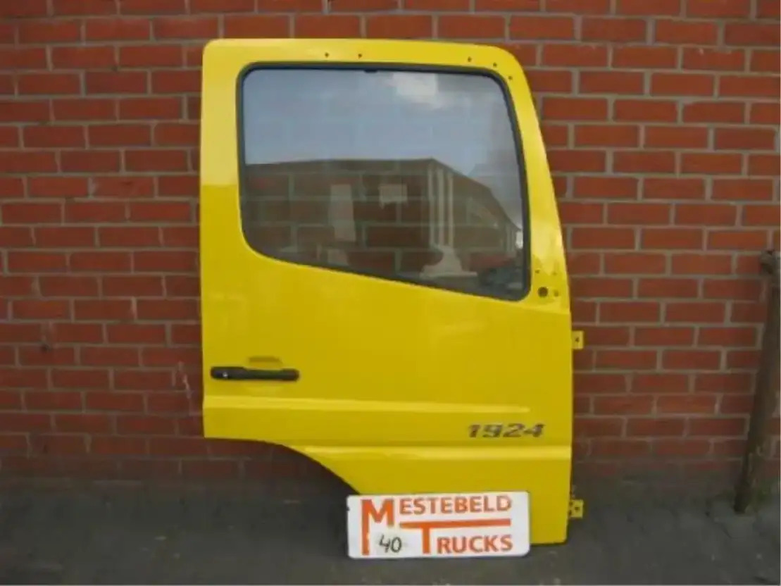 Mercedes-Benz Deur Atego 1924 rechts - Cab and interior for Truck: picture 1 Mercedes-Benz Deur Atego 1924 rechts - Cab and interior for Truck: picture 1