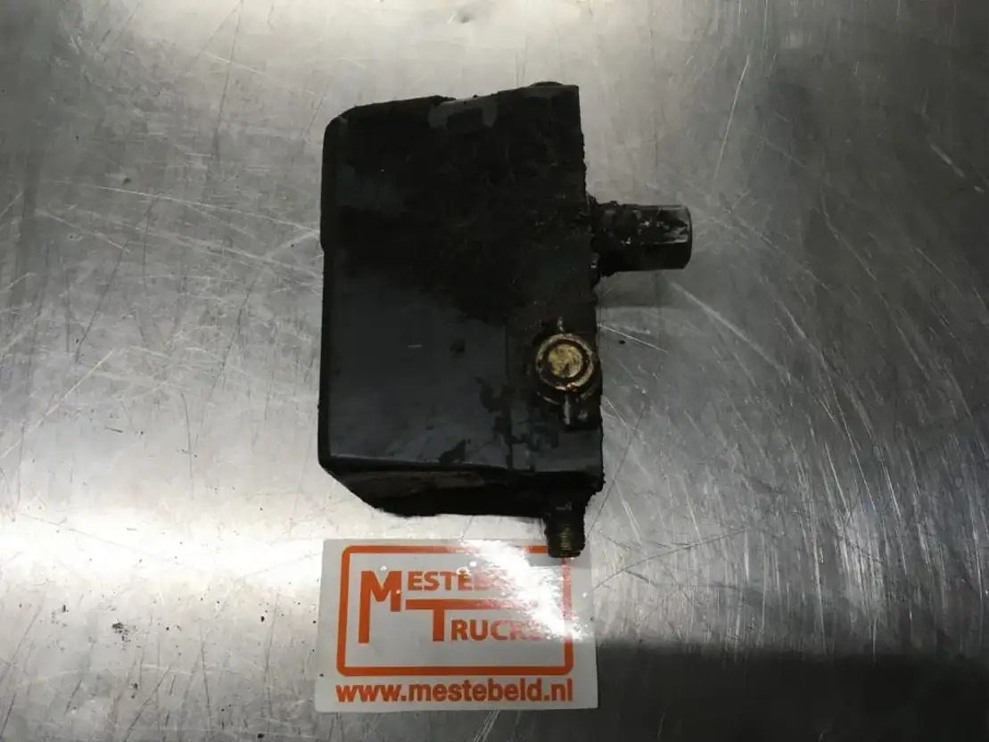 Renault C abinekantelpomp - Cab and interior for Truck: picture 1 Renault C abinekantelpomp - Cab and interior for Truck: picture 1