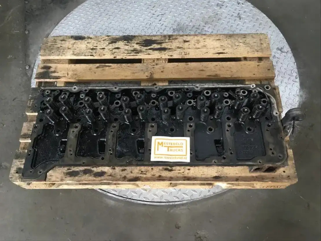 Renault C ilinderkop - Engine and parts for Truck: picture 1 Renault C ilinderkop - Engine and parts for Truck: picture 1