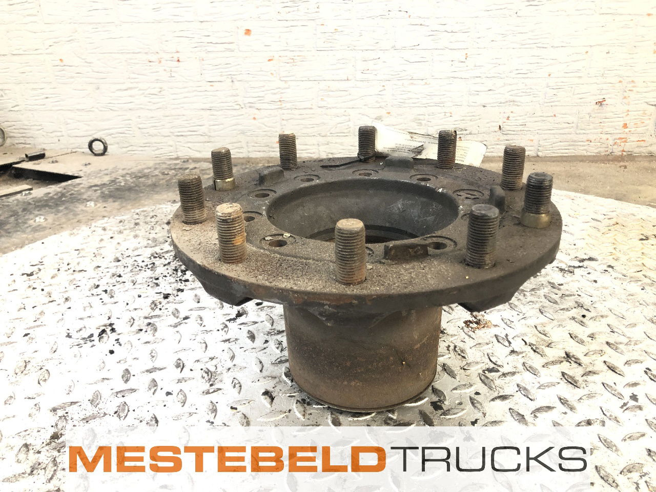 Scania Voorwielnaaf M136 - Front axle for Truck: picture 1 Scania Voorwielnaaf M136 - Front axle for Truck: picture 1