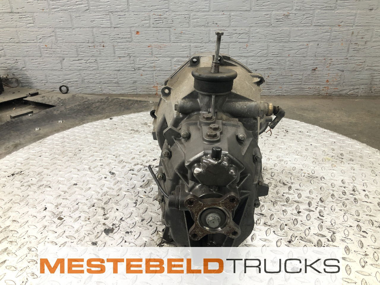 Volkswagen Versnellingsbak Crafter LT 2.5 G28-5R - Gearbox and parts for Truck: picture 2 Volkswagen Versnellingsbak Crafter LT 2.5 G28-5R - Gearbox and parts for Truck: picture 2