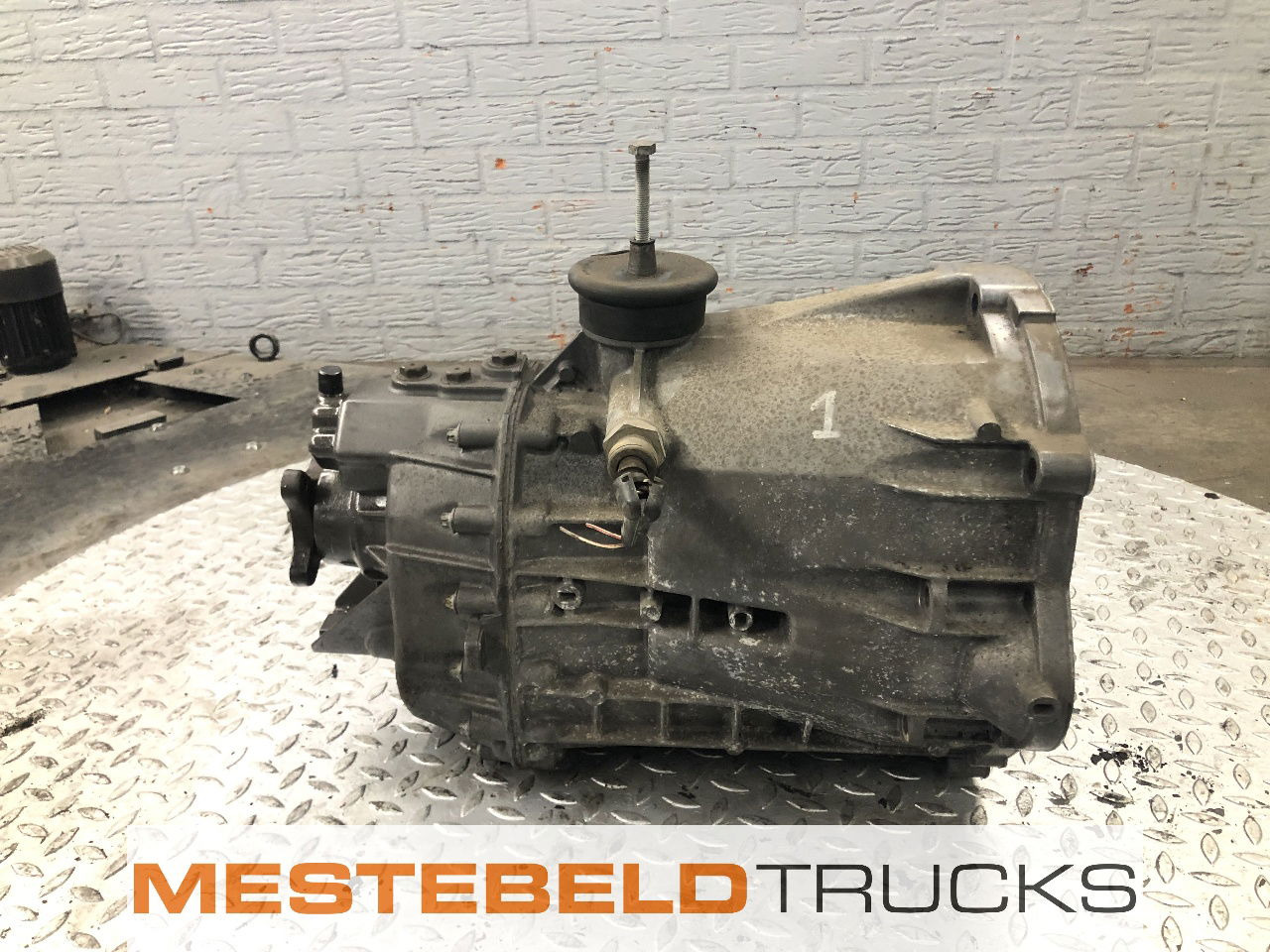 Volkswagen Versnellingsbak Crafter LT 2.5 G28-5R - Gearbox and parts for Truck: picture 3 Volkswagen Versnellingsbak Crafter LT 2.5 G28-5R - Gearbox and parts for Truck: picture 3