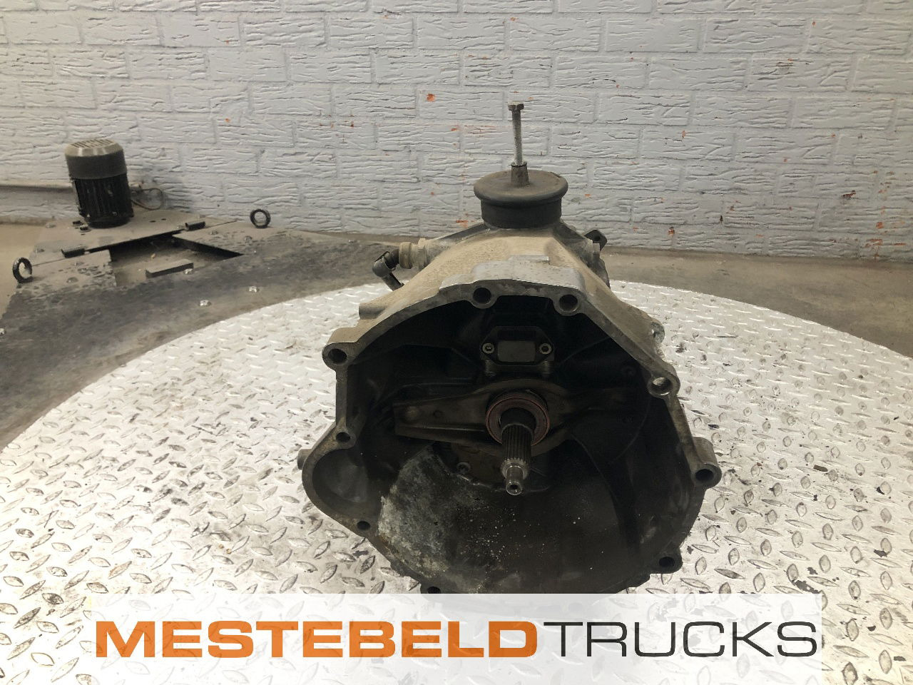 Volkswagen Versnellingsbak Crafter LT 2.5 G28-5R - Gearbox and parts for Truck: picture 4 Volkswagen Versnellingsbak Crafter LT 2.5 G28-5R - Gearbox and parts for Truck: picture 4