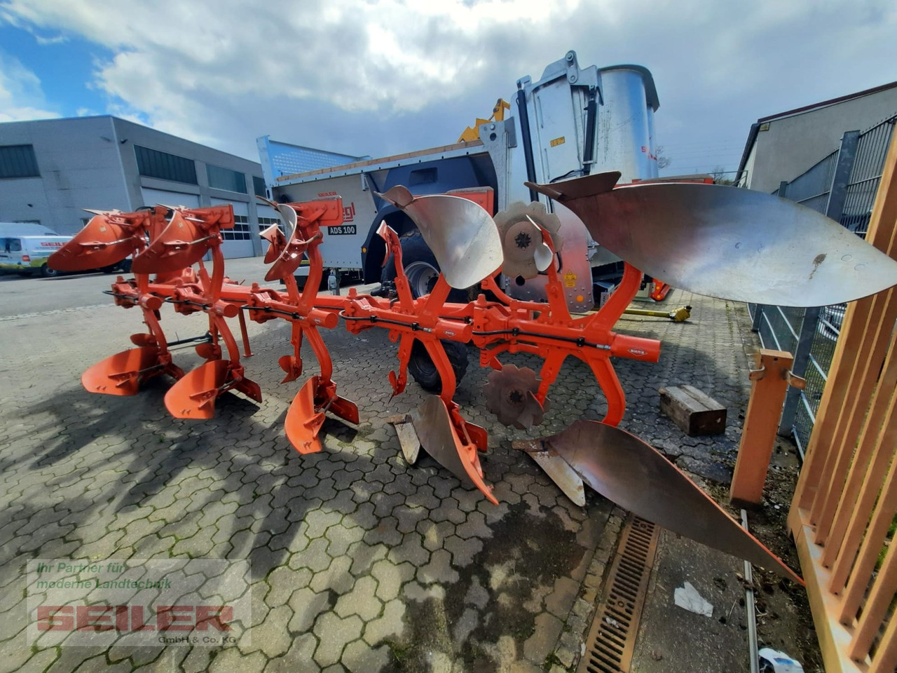 Kuhn Vari-Master 153 NSH - Plow: picture 5 Kuhn Vari-Master 153 NSH - Plow: picture 5