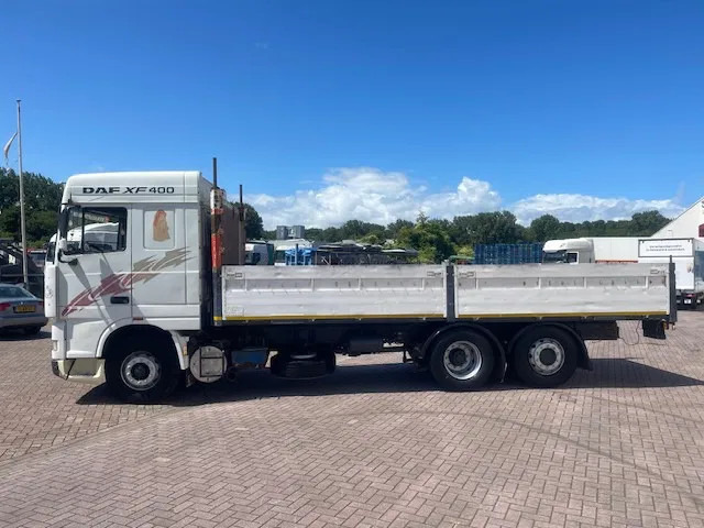 DAF XF 95 8 Tires (6x2) euro 2 - Dropside/ Flatbed truck: picture 4 DAF XF 95 8 Tires (6x2) euro 2 - Dropside/ Flatbed truck: picture 4