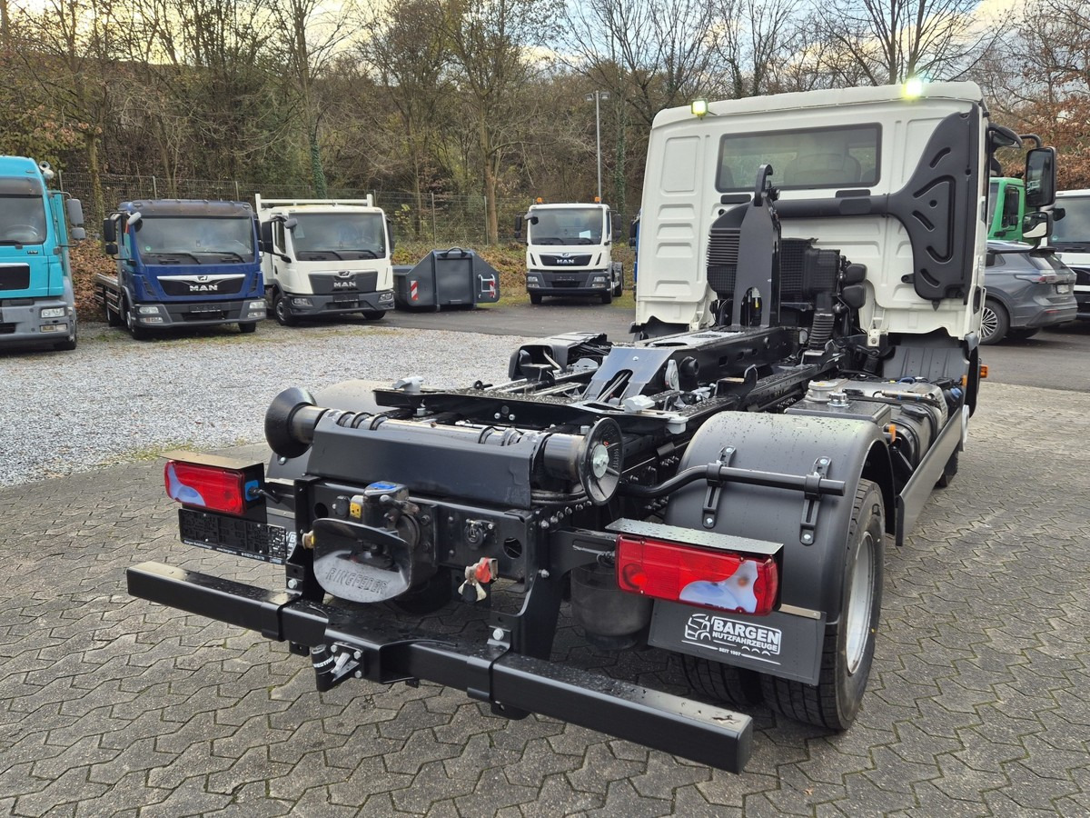 MAN TGL 12.250 BL City Abrollkipper AHK Euro 6 - Hook lift truck: picture 3 MAN TGL 12.250 BL City Abrollkipper AHK Euro 6 - Hook lift truck: picture 3