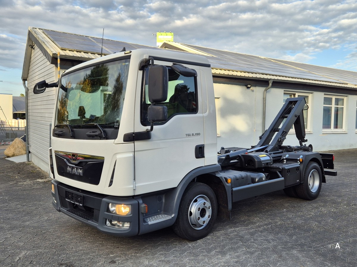 MAN TGL 8.190 BL City Abrollkipper Aut., 2 x AHK sof - Hook lift truck: picture 1 MAN TGL 8.190 BL City Abrollkipper Aut., 2 x AHK sof - Hook lift truck: picture 1
