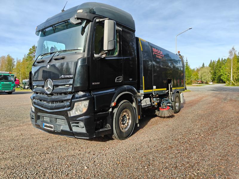 Brock SL280/2 MB Actros 1833 - Road sweeper: picture 2 Brock SL280/2 MB Actros 1833 - Road sweeper: picture 2
