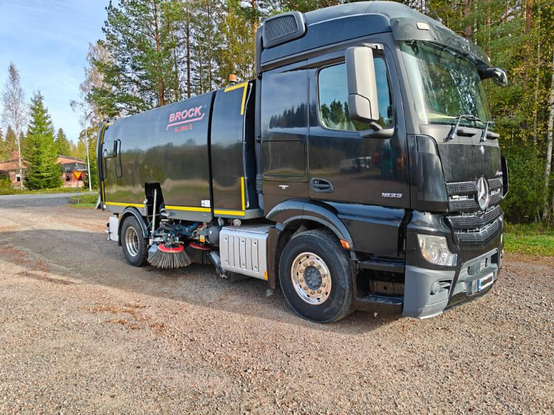 Brock SL280/2 MB Actros 1833 - Road sweeper: picture 1 Brock SL280/2 MB Actros 1833 - Road sweeper: picture 1