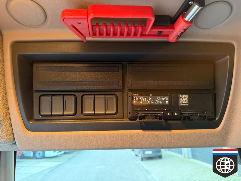 DAF LF 180 FA TAIL LIFT - GOOD TYRES - SMART TACHO 2 on lease DAF LF 180 FA TAIL LIFT - GOOD TYRES - SMART TACHO 2: picture 14 DAF LF 180 FA TAIL LIFT - GOOD TYRES - SMART TACHO 2 on lease DAF LF 180 FA TAIL LIFT - GOOD TYRES - SMART TACHO 2: picture 14