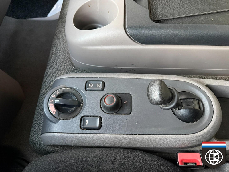 DAF LF 180 FA TAIL LIFT - GOOD TYRES - SMART TACHO 2 on lease DAF LF 180 FA TAIL LIFT - GOOD TYRES - SMART TACHO 2: picture 15 DAF LF 180 FA TAIL LIFT - GOOD TYRES - SMART TACHO 2 on lease DAF LF 180 FA TAIL LIFT - GOOD TYRES - SMART TACHO 2: picture 15