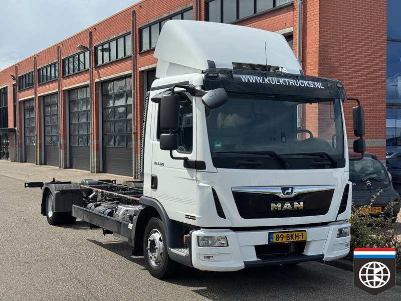 MAN TGL 8 220 - 7490KG - CHASSIS LENGTH 7.00M - LOW KM 387TKM - Cab chassis truck: picture 3 MAN TGL 8 220 - 7490KG - CHASSIS LENGTH 7.00M - LOW KM 387TKM - Cab chassis truck: picture 3