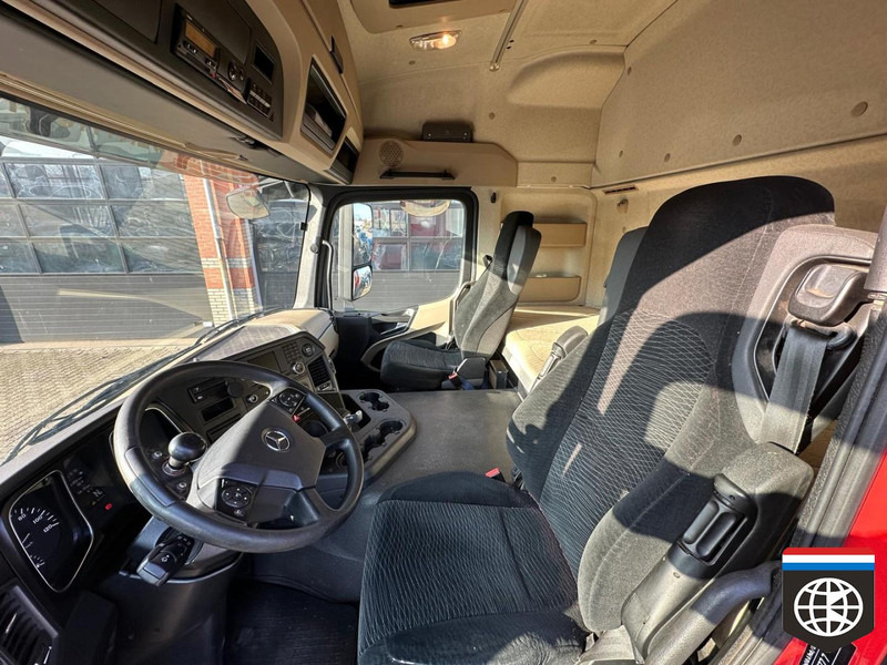 Tractor unit Mercedes-Benz ACTROS 1840 L / SLEEPER CAB: picture 12 Tractor unit Mercedes-Benz ACTROS 1840 L / SLEEPER CAB: picture 12