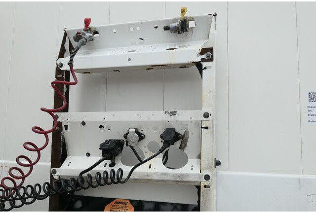 Closed box semi-trailer Krone SD, Schlüssellochblech, Luft-Lift, SAF-Achsen: picture 13