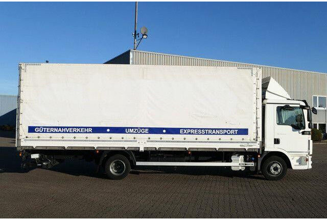 MAN 12.220 TGL 4x2, LBW, Klima, 7.200mm lang, AHK - Curtainsider truck: picture 2 MAN 12.220 TGL 4x2, LBW, Klima, 7.200mm lang, AHK - Curtainsider truck: picture 2