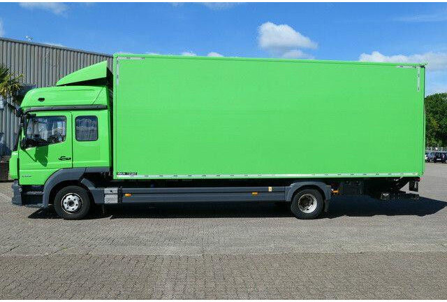 Mercedes-Benz 1023 L Atego 4x2, Schlafkabine, AHK, LBW, Möbel - Box truck: picture 2 Mercedes-Benz 1023 L Atego 4x2, Schlafkabine, AHK, LBW, Möbel - Box truck: picture 2