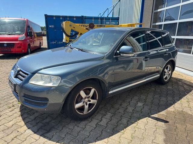 Volkswagen Touareg 3.2 V6/ GETRIEBESCHADEN /Motor läuft! - Flatbed van: picture 1 Volkswagen Touareg 3.2 V6/ GETRIEBESCHADEN /Motor läuft! - Flatbed van: picture 1