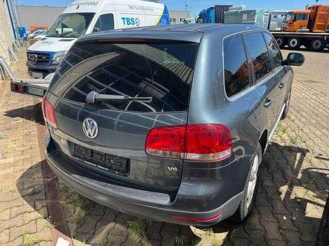 Volkswagen Touareg 3.2 V6/ GETRIEBESCHADEN /Motor läuft! - Flatbed van: picture 2 Volkswagen Touareg 3.2 V6/ GETRIEBESCHADEN /Motor läuft! - Flatbed van: picture 2
