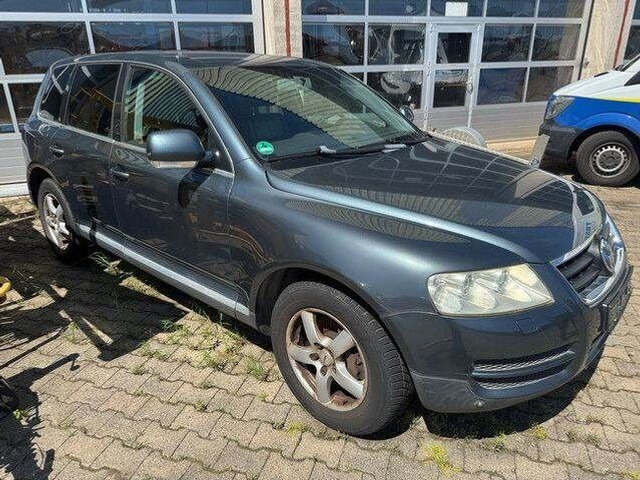 Volkswagen Touareg 3.2 V6/ GETRIEBESCHADEN /Motor läuft! - Flatbed van: picture 3 Volkswagen Touareg 3.2 V6/ GETRIEBESCHADEN /Motor läuft! - Flatbed van: picture 3