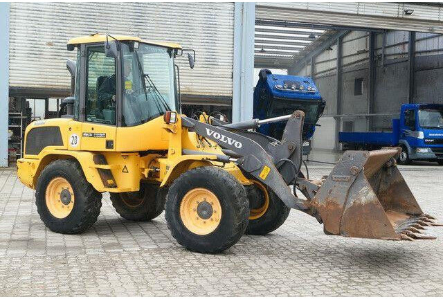 Volvo L30G, 4+1 Schaufel, Palettengabel, Hydr. S.W.S. - Wheel loader: picture 2 Volvo L30G, 4+1 Schaufel, Palettengabel, Hydr. S.W.S. - Wheel loader: picture 2