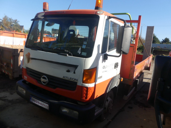 Camion plateau ridelle Nissan Nissan Atleon (2009-220.000 km) ( vin: VWANGFTK085061188 ) - Tow truck: picture 1 Camion plateau ridelle Nissan Nissan Atleon (2009-220.000 km) ( vin: VWANGFTK085061188 ) - Tow truck: picture 1