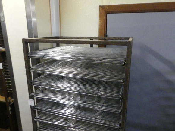 Chariot avec grilles 60x40 cm - Bakery equipment: picture 2 Chariot avec grilles 60x40 cm - Bakery equipment: picture 2