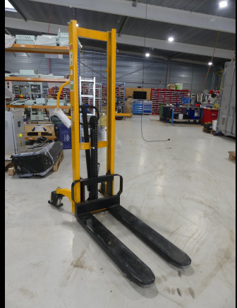 Gerbeur Manutan A170153 - Stacker: picture 1 Gerbeur Manutan A170153 - Stacker: picture 1