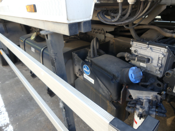 REF:1436 - Camion poubelle Renault Access (2013-162.300 km) - Garbage truck: picture 4 REF:1436 - Camion poubelle Renault Access (2013-162.300 km) - Garbage truck: picture 4