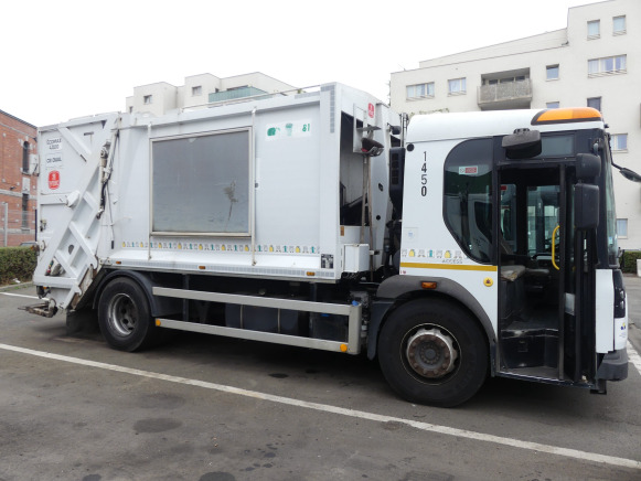 REF:1450 - Camion poubelle Renault Access(VIN: SEG1930BL5BD17235) - Garbage truck: picture 4 REF:1450 - Camion poubelle Renault Access(VIN: SEG1930BL5BD17235) - Garbage truck: picture 4