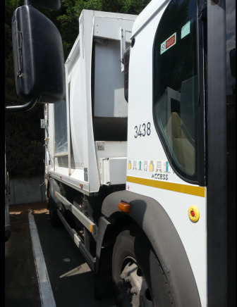 REF:3438 - Camion poubelle (à reconditionner) Renault Access (2013-185.600 km) - Garbage truck: picture 4 REF:3438 - Camion poubelle (à reconditionner) Renault Access (2013-185.600 km) - Garbage truck: picture 4