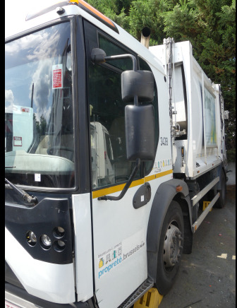 REF:3438 - Camion poubelle (à reconditionner) Renault Access (2013-185.600 km) - Garbage truck: picture 2 REF:3438 - Camion poubelle (à reconditionner) Renault Access (2013-185.600 km) - Garbage truck: picture 2