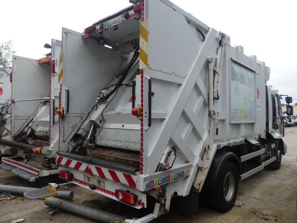 REF:8402 - Camion poubelle Renault Midlum (2013-147.276 km)(VIN:VF644AHL000007224) - Garbage truck: picture 5 REF:8402 - Camion poubelle Renault Midlum (2013-147.276 km)(VIN:VF644AHL000007224) - Garbage truck: picture 5