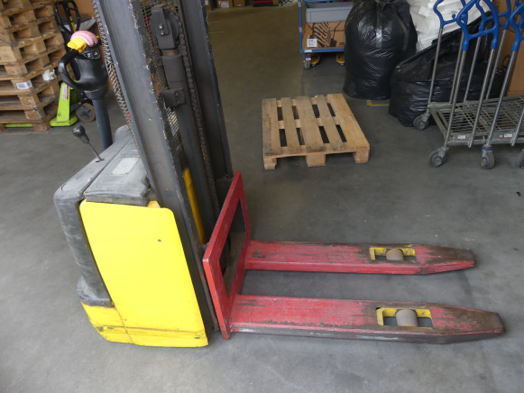 REF:Bâtiment A - Gerbeur Komatsu MWS 10-1R - Stacker: picture 3 REF:Bâtiment A - Gerbeur Komatsu MWS 10-1R - Stacker: picture 3