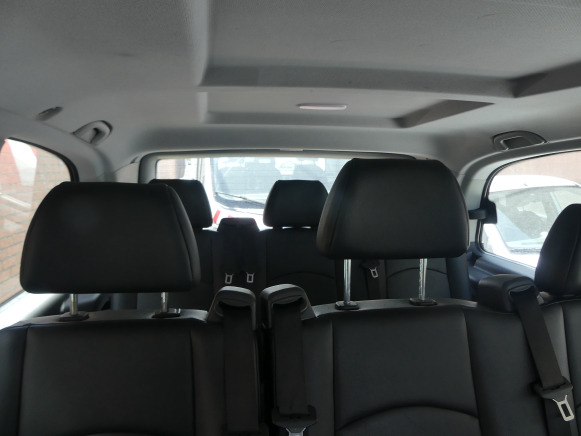 Passenger van REF:Immatriculé sous : 1-CWZ-976 - Voiture Mercedes-Benz Vito: picture 15