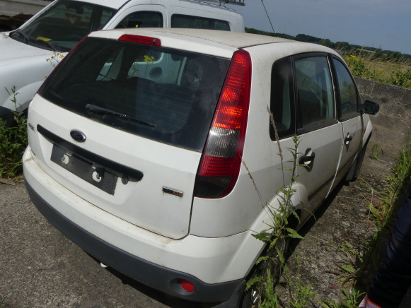 REF:Immatriculée sous : SPI-110 - Voiture Ford FIESTA - Car: picture 3 REF:Immatriculée sous : SPI-110 - Voiture Ford FIESTA - Car: picture 3
