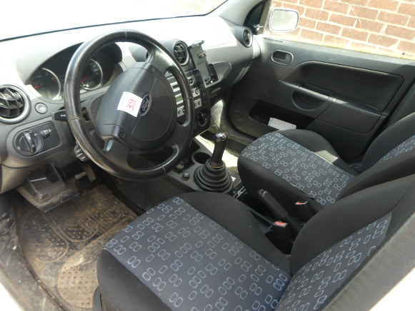 Car REF:Immatriculée sous : SPI-110 - Voiture Ford FIESTA: picture 10
