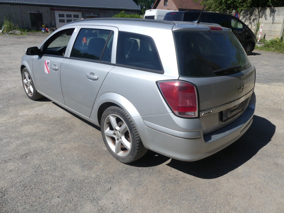 REF:TRF008 - Voiture Opel Astra break (2005-158.167 km) - Car: picture 3 REF:TRF008 - Voiture Opel Astra break (2005-158.167 km) - Car: picture 3