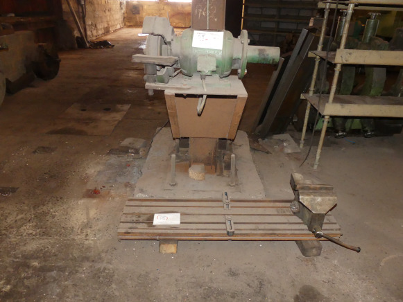 Touret à meuler + étau - Metalworking machinery: picture 1 Touret à meuler + étau - Metalworking machinery: picture 1