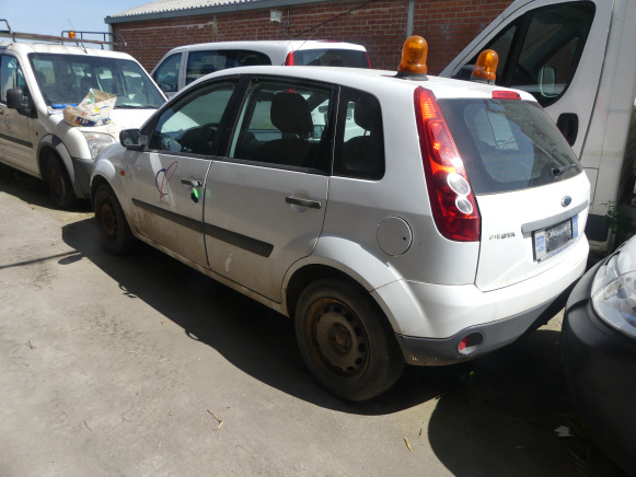 Voiture Ford FIESTA - Car: picture 2 Voiture Ford FIESTA - Car: picture 2