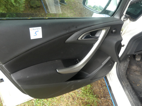 Voiture Opel Astra Break (2012-211.232 km) - Car: picture 3 Voiture Opel Astra Break (2012-211.232 km) - Car: picture 3