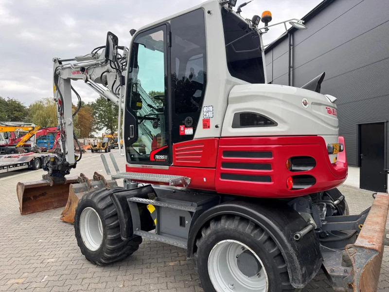 Takeuchi TB29W 2022 3700 uur ! DKS - Wheel excavator: picture 4 Takeuchi TB29W 2022 3700 uur ! DKS - Wheel excavator: picture 4