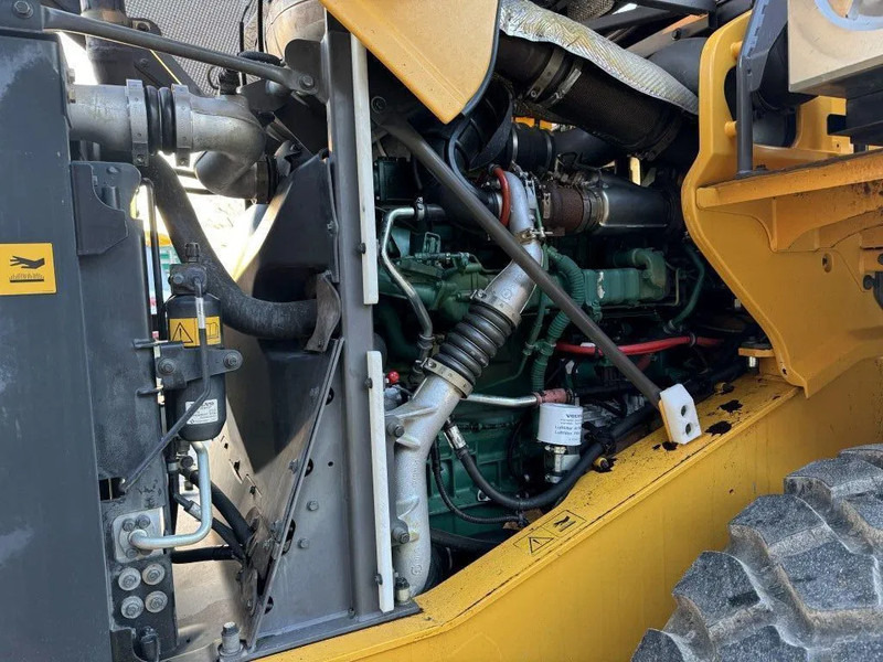 Wheel loader Volvo L70G 8600 HR 2012: picture 15