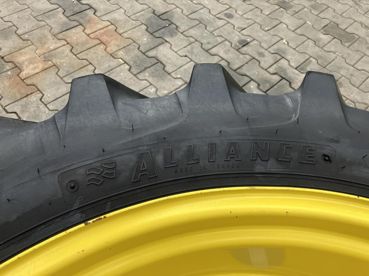 Alliance 12.4R36 - Tire for Agricultural machinery: picture 5 Alliance 12.4R36 - Tire for Agricultural machinery: picture 5