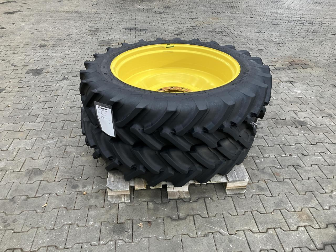 Alliance 12.4R36 - Tire for Agricultural machinery: picture 1 Alliance 12.4R36 - Tire for Agricultural machinery: picture 1