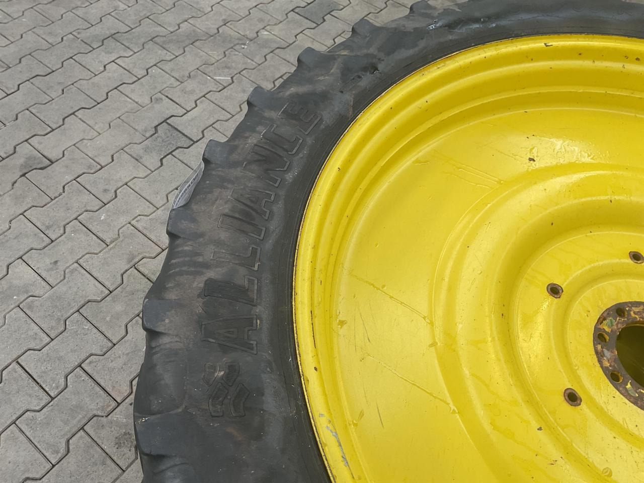 Alliance 12.4R52 - Tire for Agricultural machinery: picture 5 Alliance 12.4R52 - Tire for Agricultural machinery: picture 5