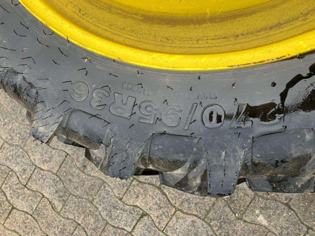 Alliance 270/95R36 - Tire for Agricultural machinery: picture 5 Alliance 270/95R36 - Tire for Agricultural machinery: picture 5